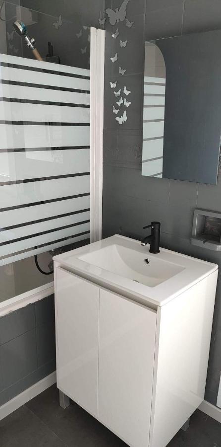 Brouckerque Appartement 2 Chambres Spacieuses Avec Terrasse المظهر الخارجي الصورة